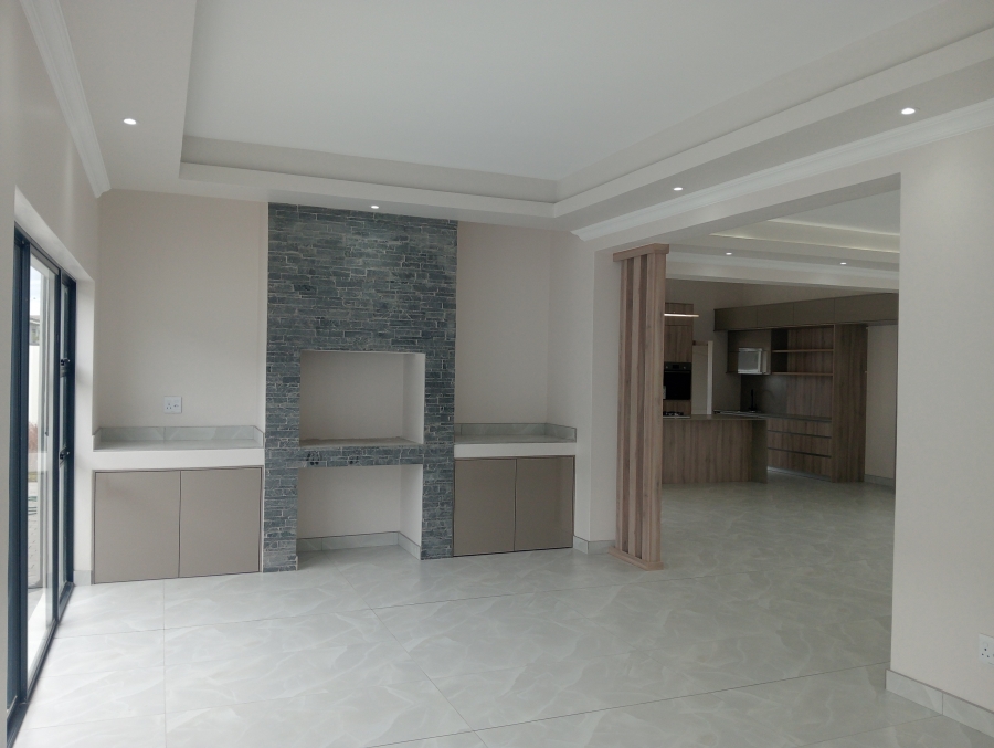 4 Bedroom Property for Sale in Fountains Estate Eastern Cape